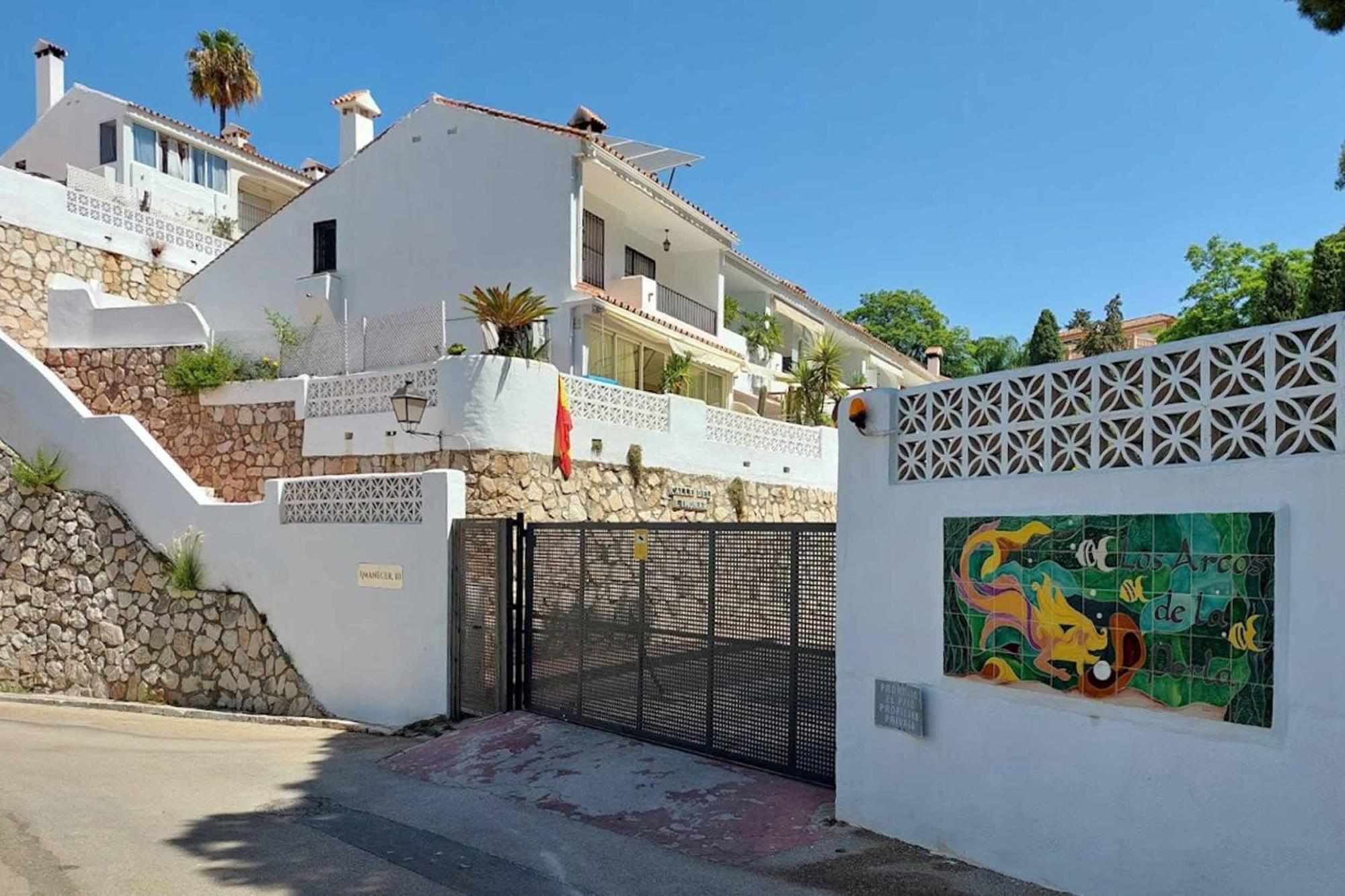 Apartment 128 - Beautiful Townhouse With Pool,