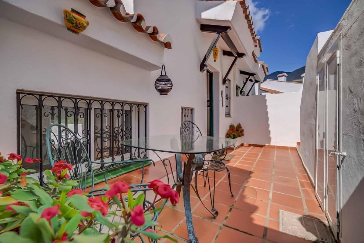 128 - Beautiful Townhouse With Pool, Apartment *