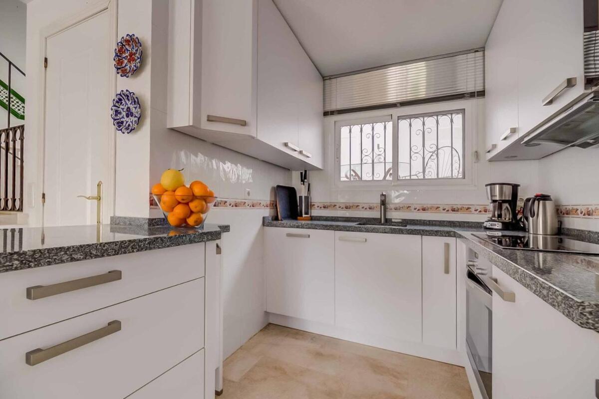 128 - Beautiful Townhouse With Pool, Apartment